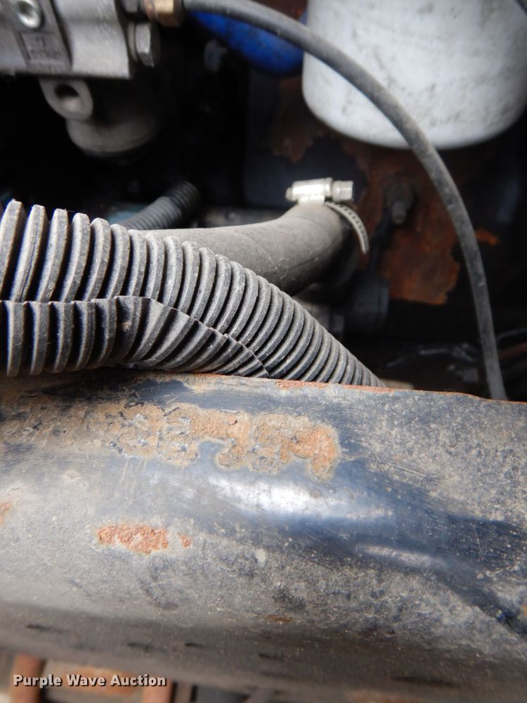 image for item DS8089 2002 International 4900  refuse truck