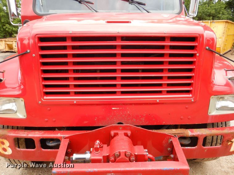 image for item DS8089 2002 International 4900  refuse truck