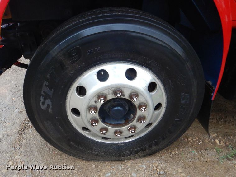 image for item DS8089 2002 International 4900  refuse truck