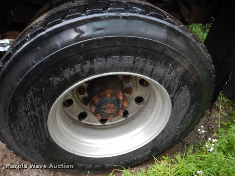 image for item DS8089 2002 International 4900  refuse truck