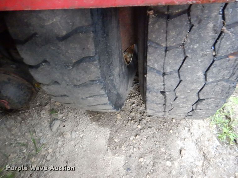 image for item DS8089 2002 International 4900  refuse truck