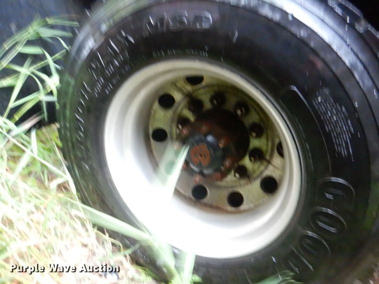 image for item DS8089 2002 International 4900  refuse truck