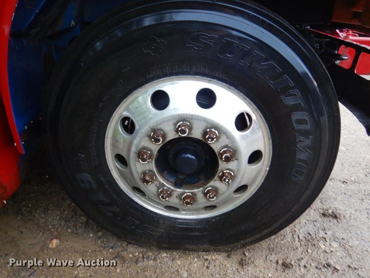 image for item DS8089 2002 International 4900  refuse truck