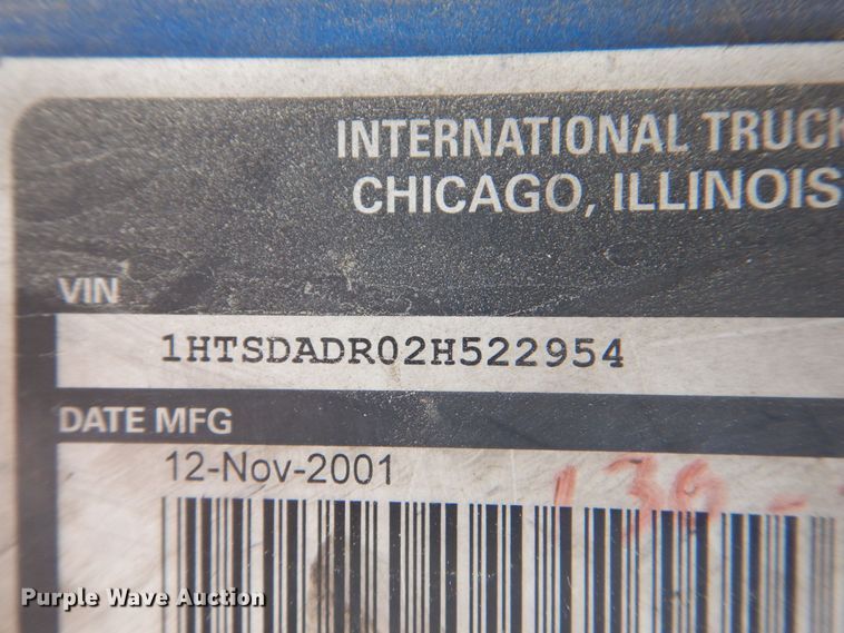 image for item DS8089 2002 International 4900  refuse truck