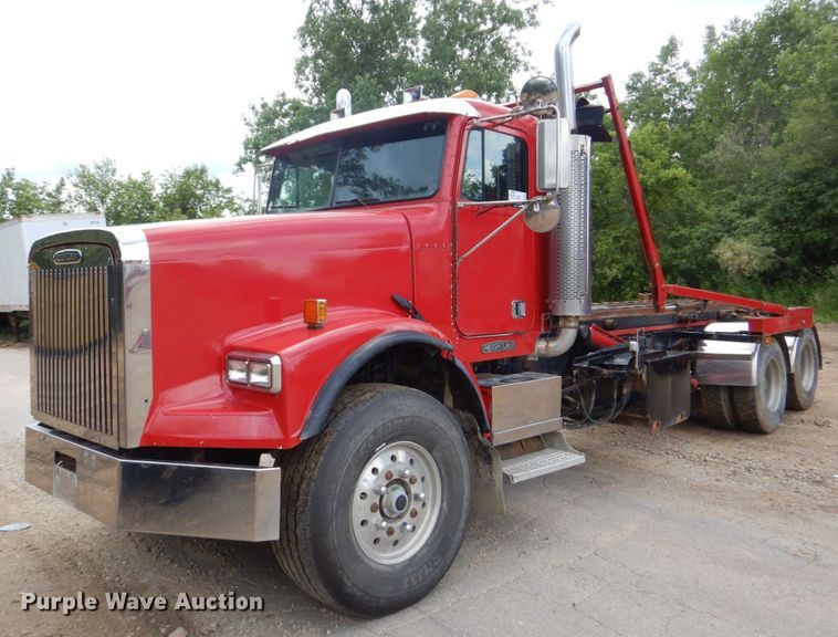 image for item DS8090 1994 Freightliner FLD120  roll-off container truck