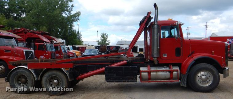 image for item DS8090 1994 Freightliner FLD120  roll-off container truck