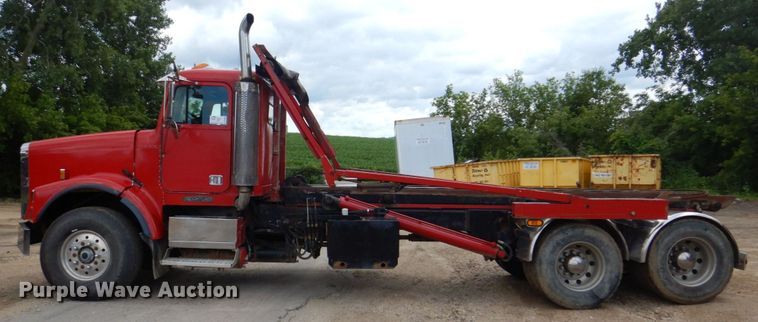 image for item DS8090 1994 Freightliner FLD120  roll-off container truck