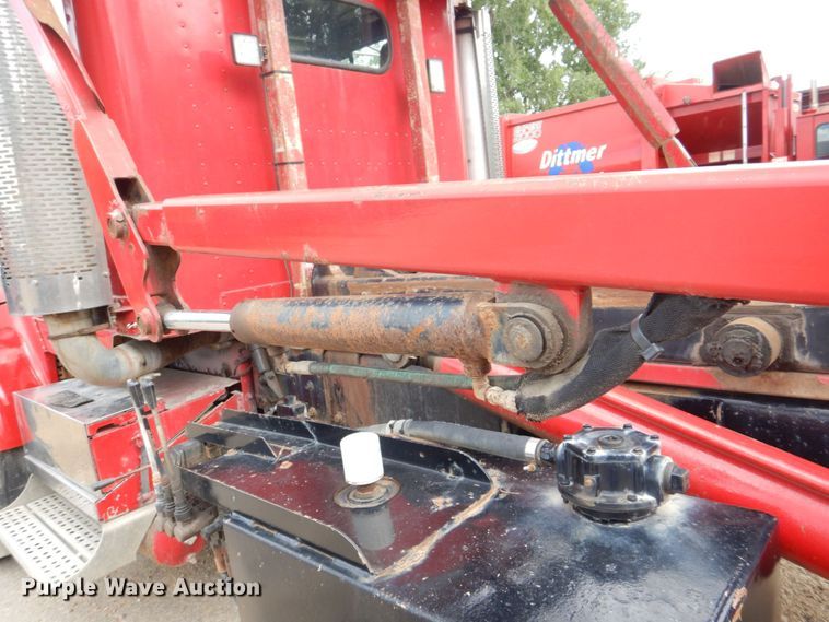 image for item DS8090 1994 Freightliner FLD120  roll-off container truck