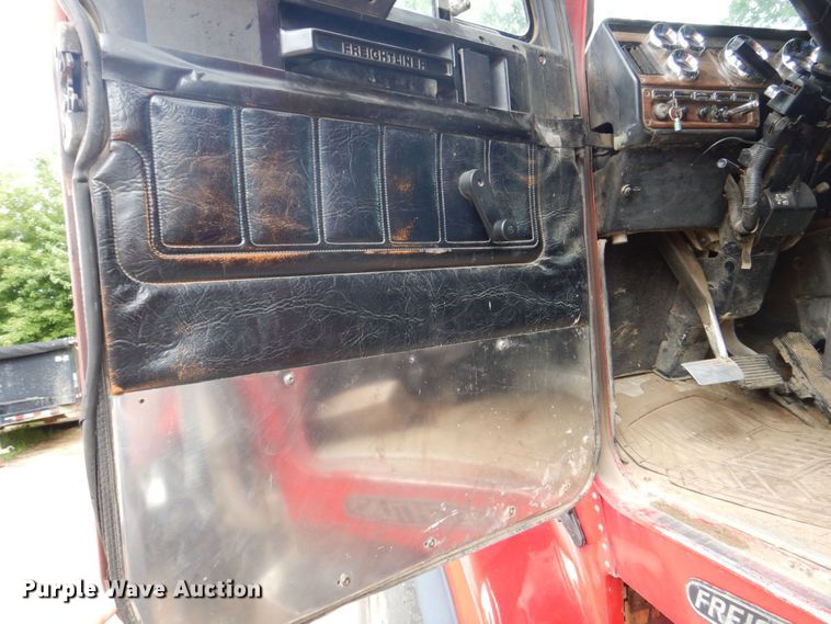 image for item DS8090 1994 Freightliner FLD120  roll-off container truck