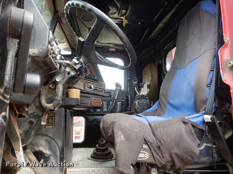 image for item DS8090 1994 Freightliner FLD120  roll-off container truck