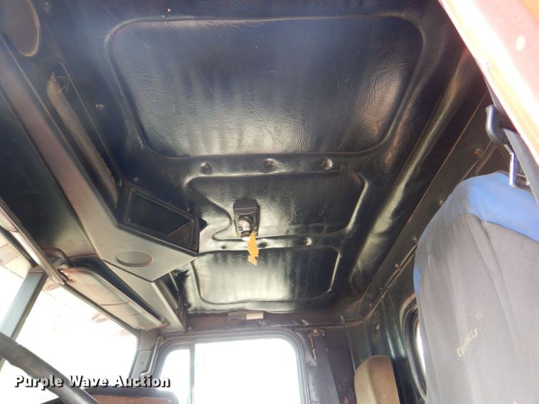 image for item DS8090 1994 Freightliner FLD120  roll-off container truck