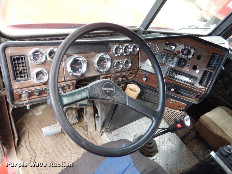 image for item DS8090 1994 Freightliner FLD120  roll-off container truck