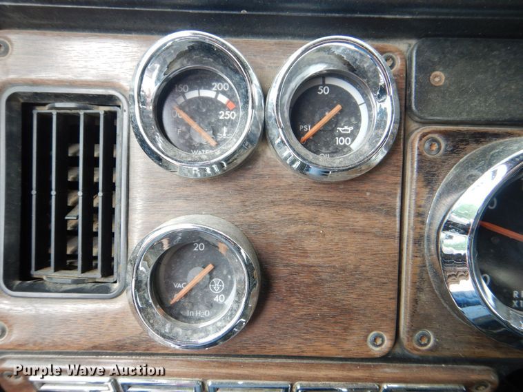 image for item DS8090 1994 Freightliner FLD120  roll-off container truck