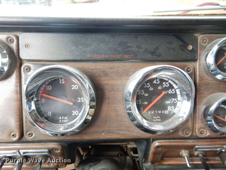 image for item DS8090 1994 Freightliner FLD120  roll-off container truck