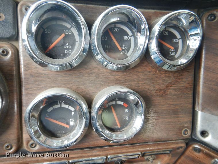 image for item DS8090 1994 Freightliner FLD120  roll-off container truck