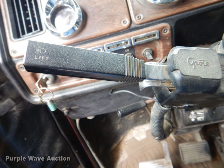 image for item DS8090 1994 Freightliner FLD120  roll-off container truck