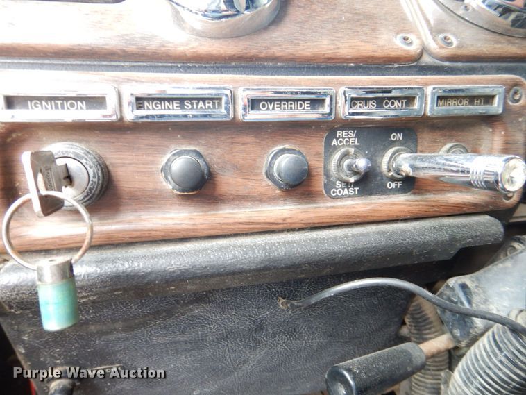 image for item DS8090 1994 Freightliner FLD120  roll-off container truck