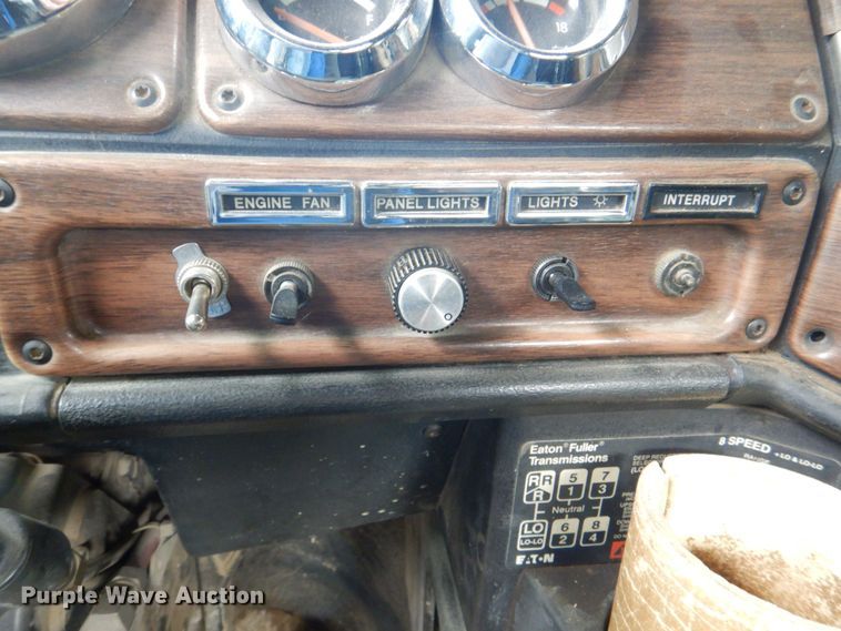 image for item DS8090 1994 Freightliner FLD120  roll-off container truck