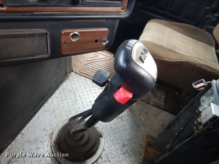 image for item DS8090 1994 Freightliner FLD120  roll-off container truck