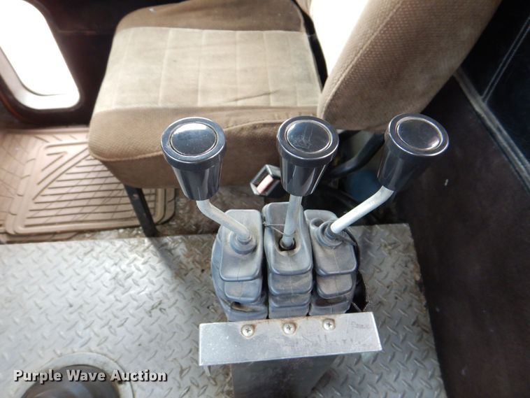 image for item DS8090 1994 Freightliner FLD120  roll-off container truck