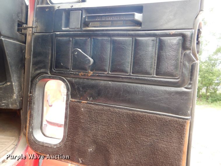 image for item DS8090 1994 Freightliner FLD120  roll-off container truck