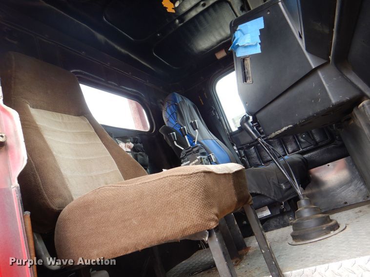 image for item DS8090 1994 Freightliner FLD120  roll-off container truck