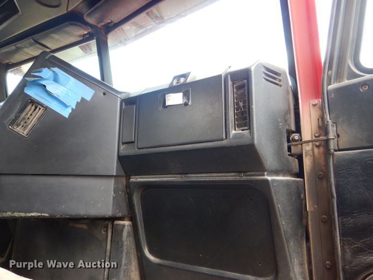 image for item DS8090 1994 Freightliner FLD120  roll-off container truck