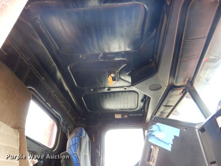 image for item DS8090 1994 Freightliner FLD120  roll-off container truck