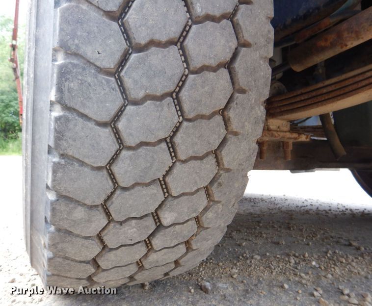 image for item DS8090 1994 Freightliner FLD120  roll-off container truck