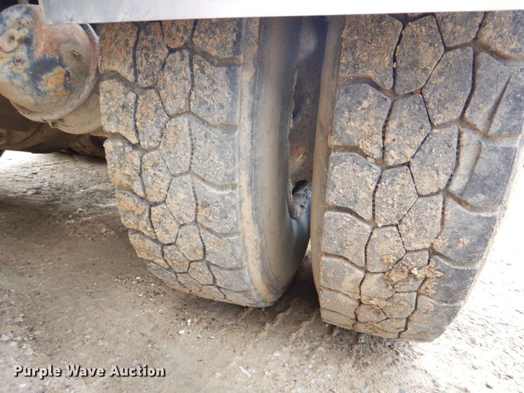 image for item DS8090 1994 Freightliner FLD120  roll-off container truck