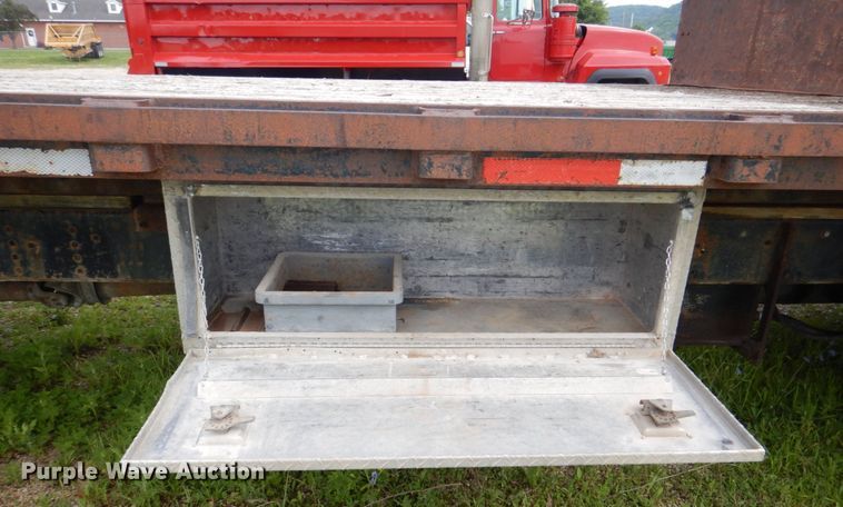 image for item DS8091 1993 Chevrolet Kodiak  flatbed truck