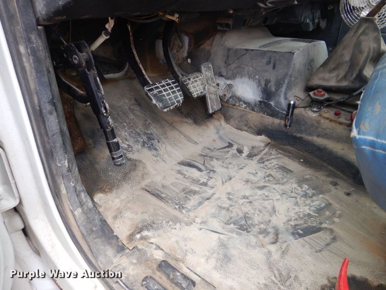 image for item DS8091 1993 Chevrolet Kodiak  flatbed truck