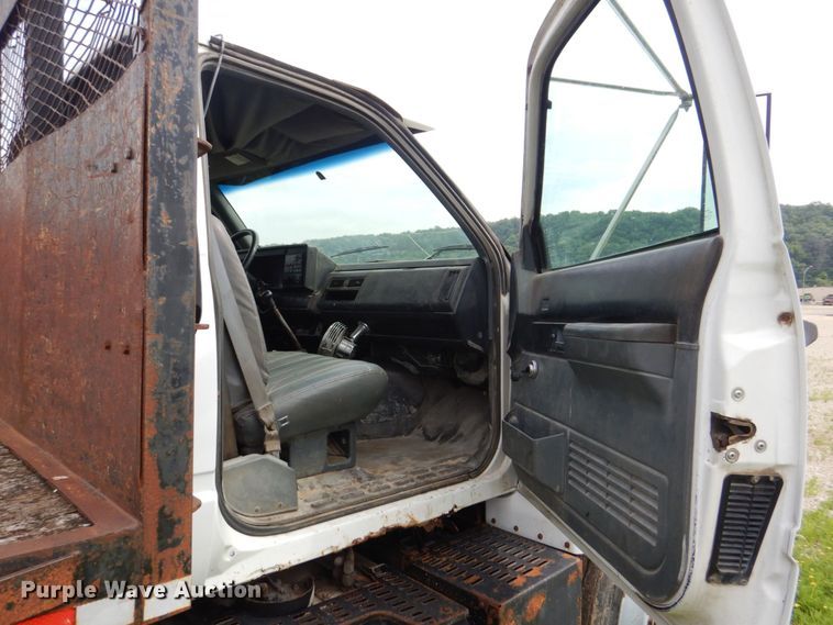 image for item DS8091 1993 Chevrolet Kodiak  flatbed truck