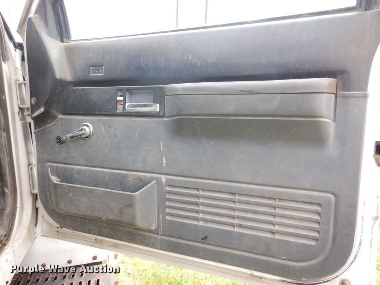 image for item DS8091 1993 Chevrolet Kodiak  flatbed truck