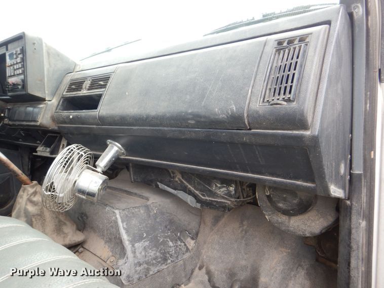 image for item DS8091 1993 Chevrolet Kodiak  flatbed truck