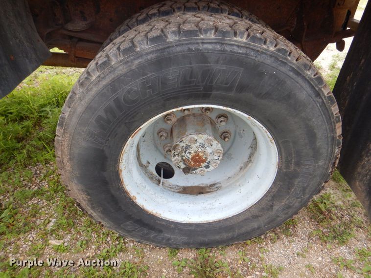 image for item DS8091 1993 Chevrolet Kodiak  flatbed truck