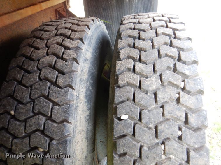 image for item DS8091 1993 Chevrolet Kodiak  flatbed truck