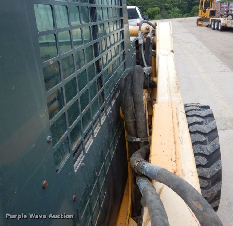 image for item DS8100 Gehl 7810 Turbo  skid steer loader