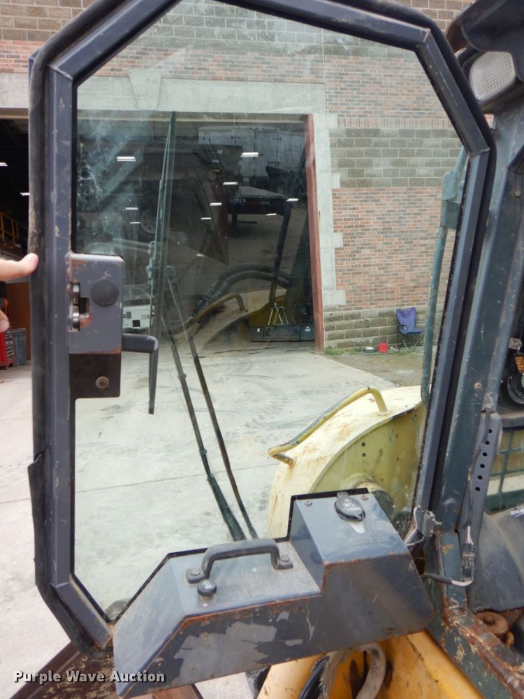 image for item DS8100 Gehl 7810 Turbo  skid steer loader