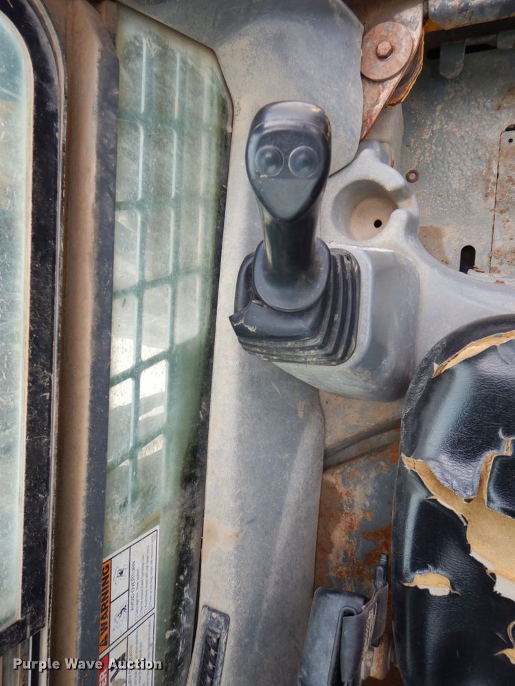 image for item DS8100 Gehl 7810 Turbo  skid steer loader