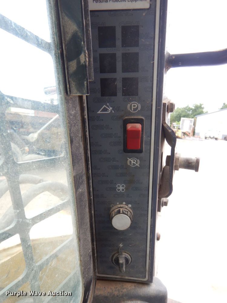 image for item DS8100 Gehl 7810 Turbo  skid steer loader