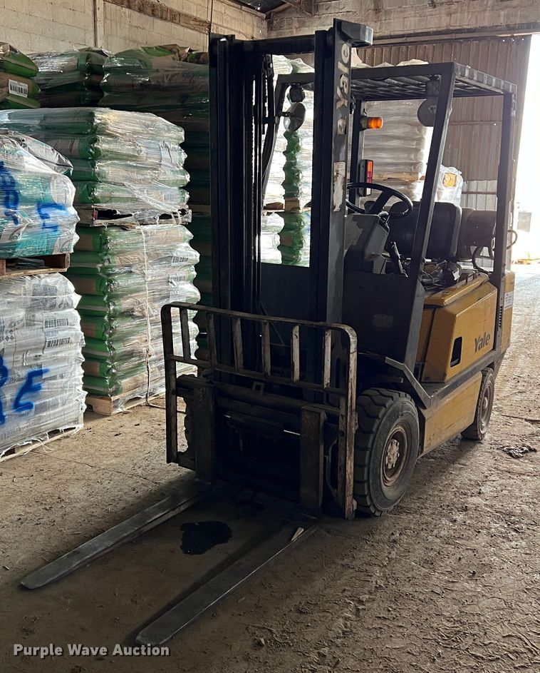 image for item DS8367 Yale GP040AFNUAV084 forklift