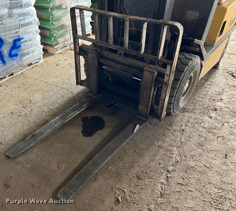 image for item DS8367 Yale GP040AFNUAV084 forklift