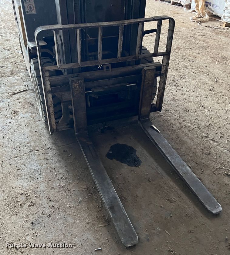 image for item DS8367 Yale GP040AFNUAV084 forklift