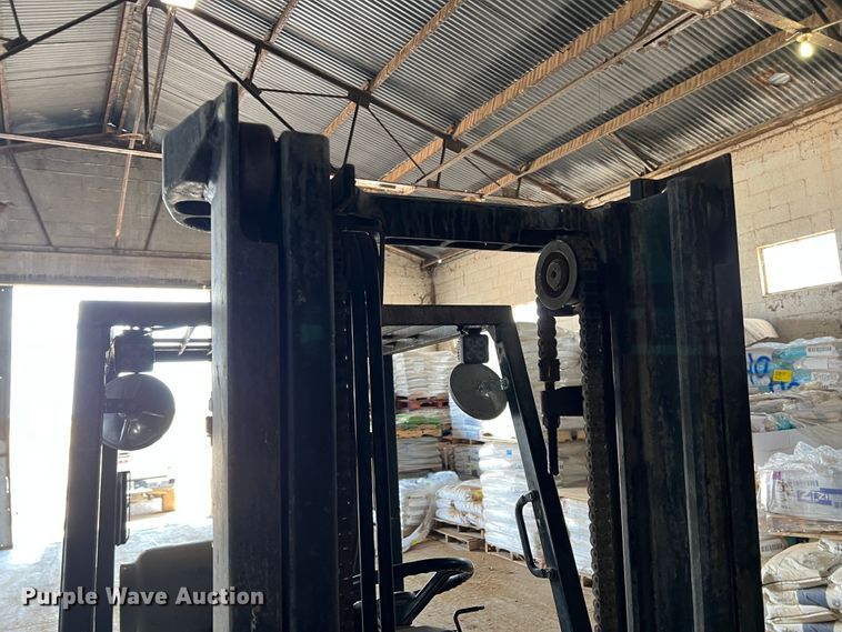 image for item DS8367 Yale GP040AFNUAV084 forklift