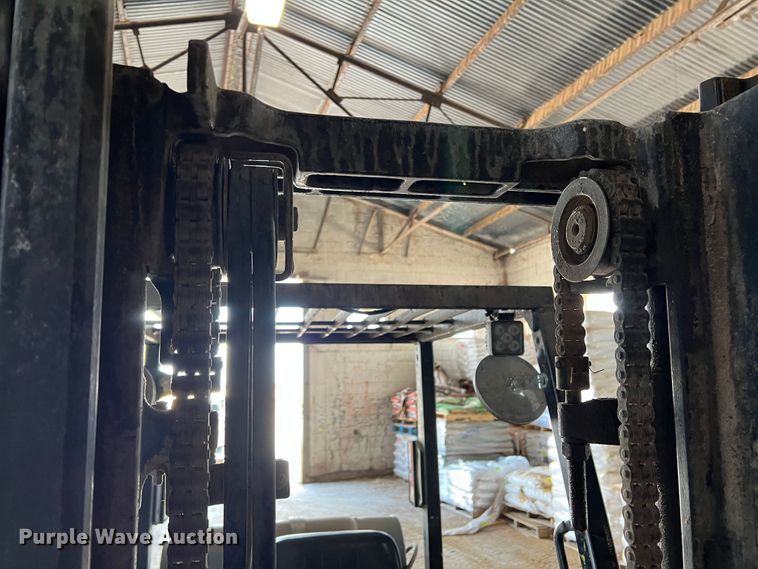 image for item DS8367 Yale GP040AFNUAV084 forklift