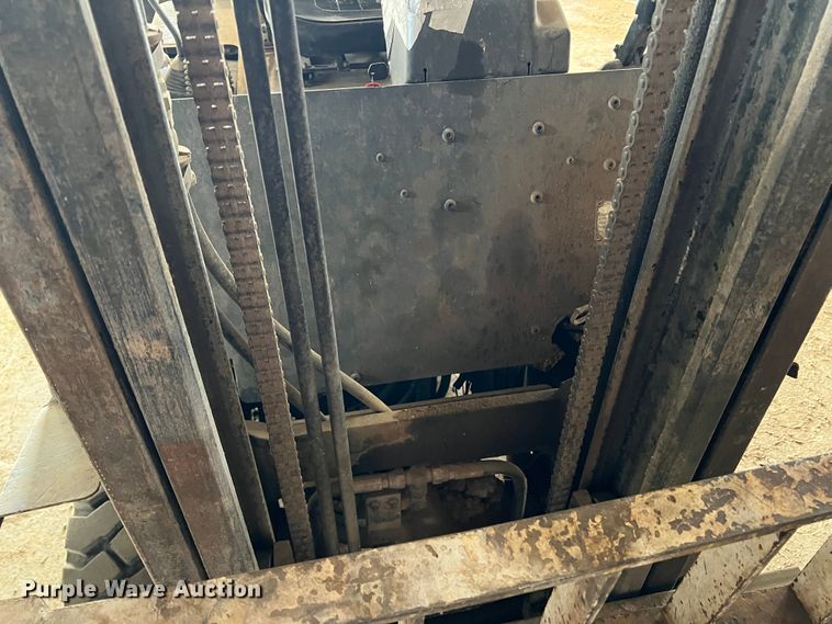 image for item DS8367 Yale GP040AFNUAV084 forklift