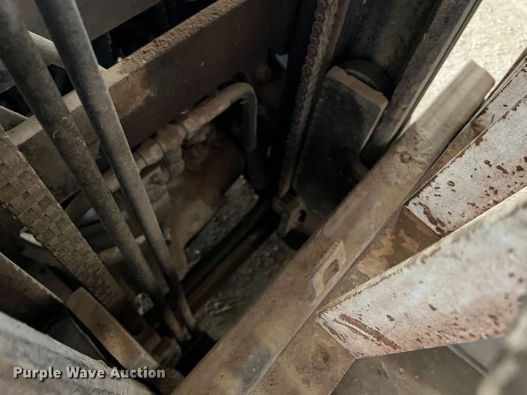 image for item DS8367 Yale GP040AFNUAV084 forklift