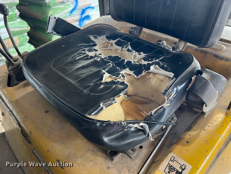 image for item DS8367 Yale GP040AFNUAV084 forklift