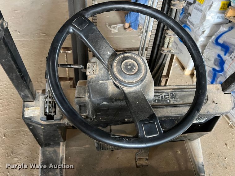 image for item DS8367 Yale GP040AFNUAV084 forklift